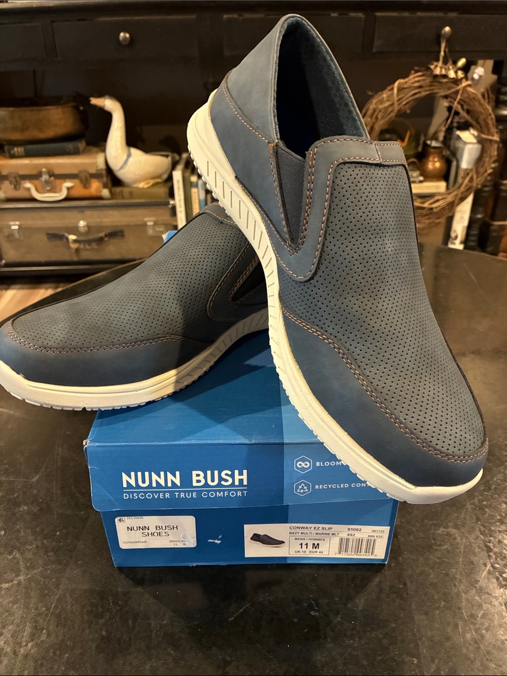Nunn Bush Navy Perforated Slip-On Loafers with White Sole NEW Sz 11